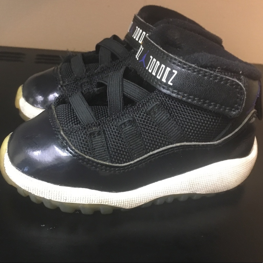 Black Jordan’s for toddler size 6